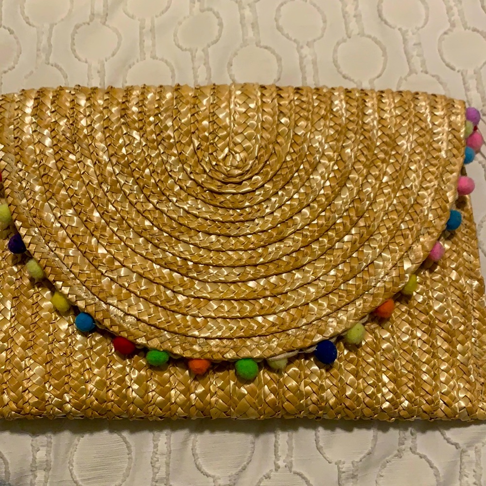 Colorful tan weave Shiraleah clutch!